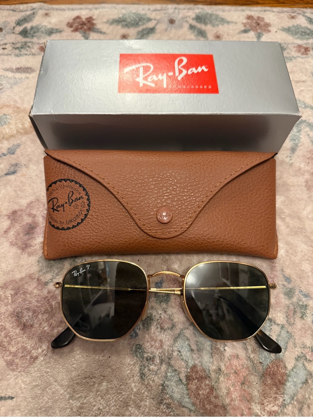 New in Box Polarized Hexagonal Gold Ray Bans - Picture 3 of 8